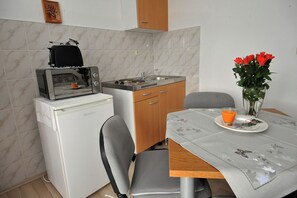 Appartement (One Bedroom Apartment with Balcony (A) | Dineerruimte
