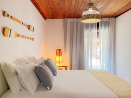 Deluxe Suite, Sea View | 1 bedroom, desk, laptop workspace, free WiFi