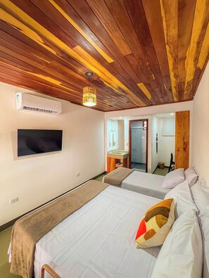 Comfort Suite, Garden View | Desk, laptop workspace, free WiFi