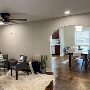 Interior - Kentucky Comfort Central Retreat, 2 Bedroom Home (Franklin)