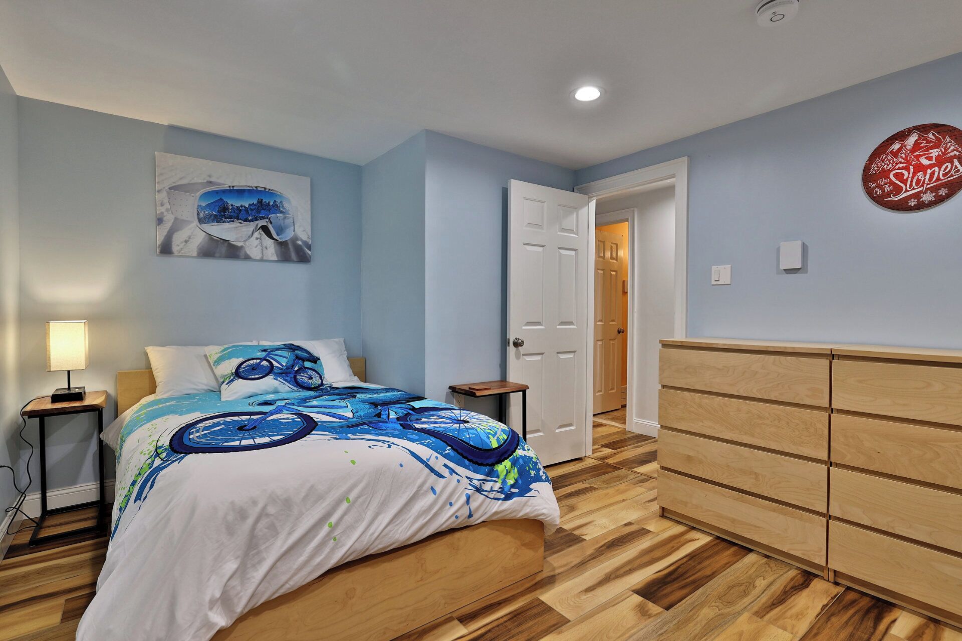 3 bedrooms, desk, iron/ironing board, travel cot