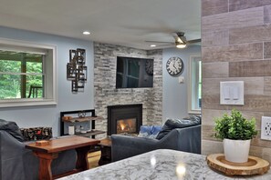 Smart TV, fireplace