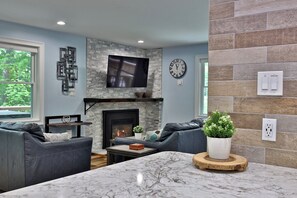 Smart TV, fireplace