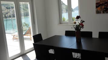 Villa (Five Bedroom Villa with Pool and Sea ) | Comedor