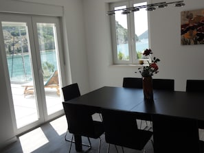 Villa (Five Bedroom Villa with Pool and Sea ) | Matsal