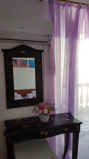 三人房 (Triple Room with External Private Bat) | 3 間臥室、免費無線上網
