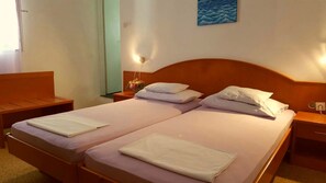 Twin Room (Double or Twin Room with Private Bath) | 3 bedrooms, free WiFi - Rooms Milena (Dubrovnik)