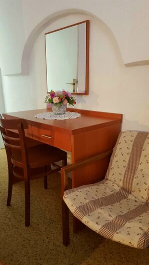 雙床房 (Double or Twin Room with Private Bath) | 3 間臥室、免費無線上網