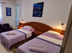雙床房 (Double or Twin Room with Private Bath) | 3 間臥室、免費無線上網