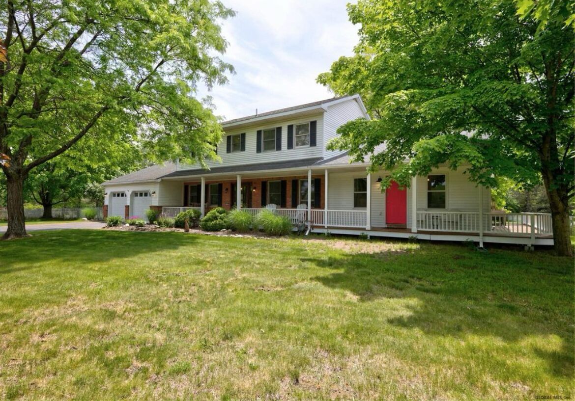 Country home at the foothills of the Adirondacks 10mins from Saratoga Race Track