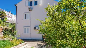 Apartamento (One Bedroom Apartment with Balcony an) | Fachada