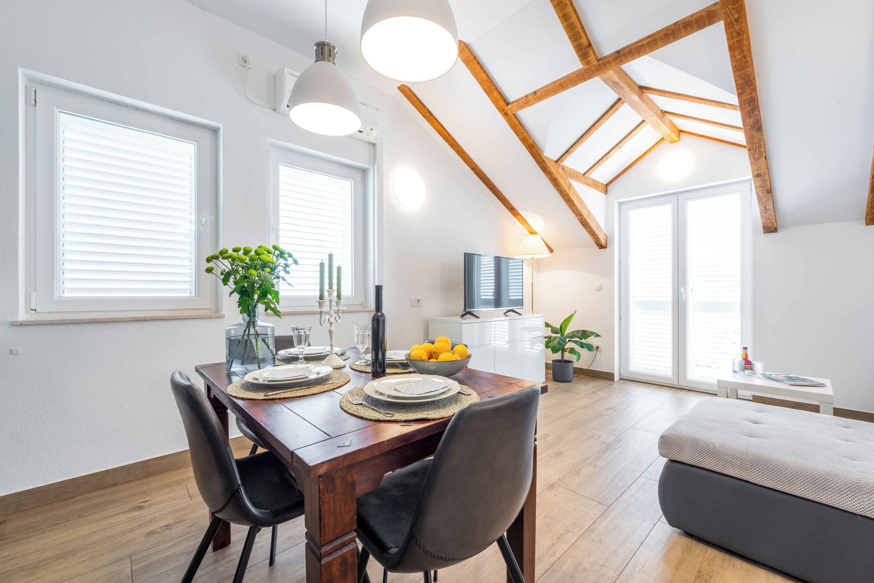 Apartment (Comfort One Bedroom Apartment with Ba) | Dining room