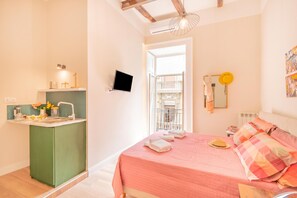 Family Apartment, Multiple Bedrooms, 2 Bathrooms (Miss Ren's Home) - Heart of Napoli (Naples)