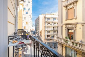 Family Apartment, Multiple Bedrooms, 2 Bathrooms (Miss Ren's Home) | Property grounds - Heart of Napoli (Naples)