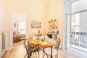 Family Apartment, Multiple Bedrooms, 2 Bathrooms (Miss Ren's Home) | Dining - Heart of Napoli (Naples)