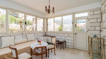 Apartment (Two Bedroom Apartment with Terrace an) | Dining room