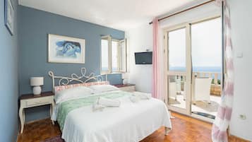 Apartment (Two Bedroom Apartment with Terrace an) | 2 bedrooms, free WiFi