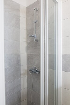 Single Room (Single Room with Shared Terrace) | Bathroom