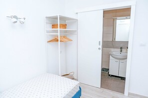 Single Room (Single Room with Shared Terrace)