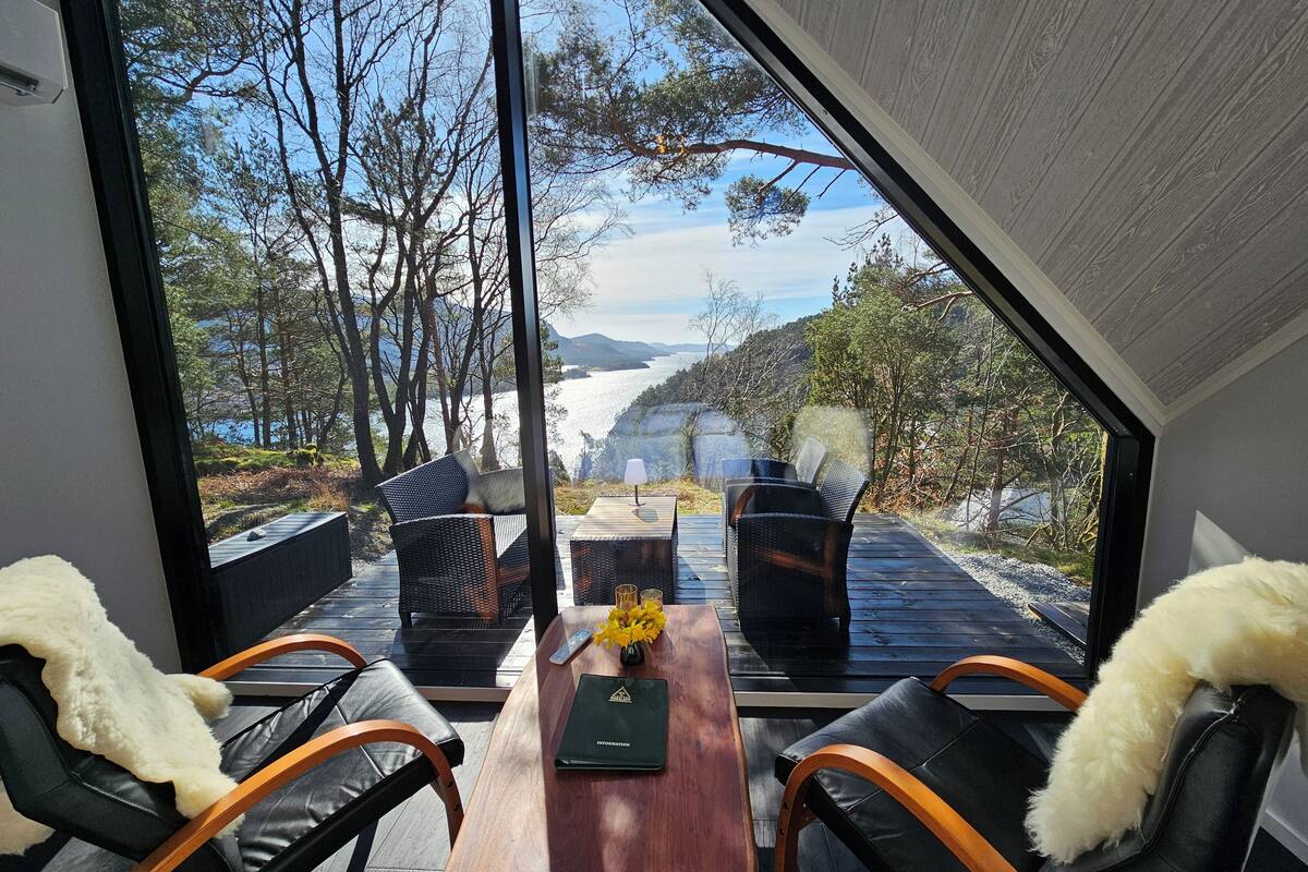 Exclusive Cabin | 1 bedroom, bed sheets
