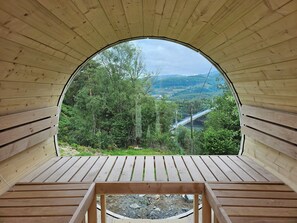 Sauna, hot tub
