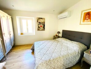 2 bedrooms, bed sheets