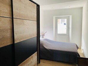 2 bedrooms, bed sheets - "Le Pégase" (La Ciotat)