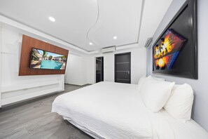 5 bedrooms, desk, iron/ironing board, travel crib