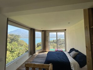 2 bedrooms, WiFi, bed sheets - Extraordinary Lakeside House Overlooking Volcanos (Santiago Atitlán)