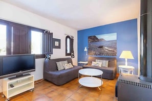 Living area - La Sardineta, Lujo Discreto en Aguamarga con Piscina y muy Cerca de la Playa (Agua Amarga)
