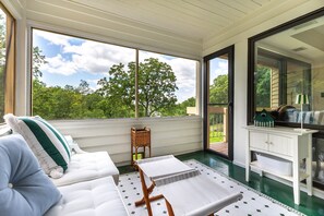 Téléviseur connecté, foyer, livres