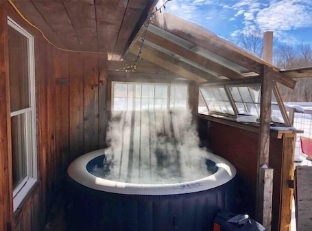 Outdoor spa tub. Rustic cabin w/ 29 acres. Hot tub, wood stove, nature trails, pet friendly &more
