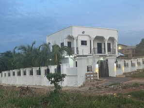 Exterior - Gina Valley Suite 3 (Sunyani)