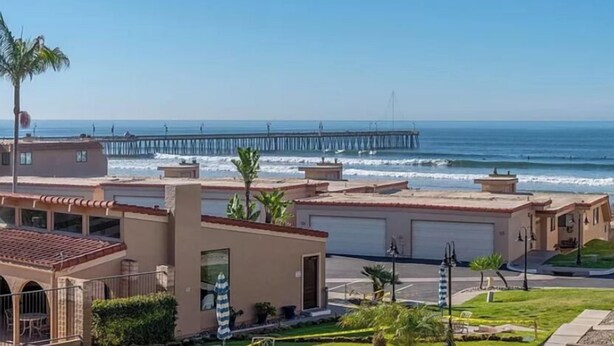 A coastal residential area with a view of the ocean and a pier. - Pismo Shores Paradise #111 - beach access - Pet Ok (Pismo Beach)