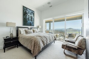 3 bedrooms, iron/ironing board, travel cot, WiFi