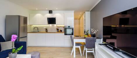Apartment (One Bedroom Apartment) | Private kitchen