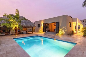Pool - Villa Dushi Mambo Curaçao Mooie Nieuwe Villa Tegenover het Levendige Mambo Beach (Willemstad)