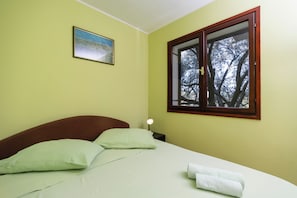 House (Three Bedroom Holiday Home with Terra) | 3 bedrooms, free WiFi - Olive's Garden House (Vela Luka)