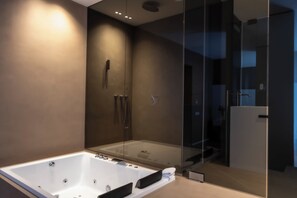 Room with Tub and Hydromassage | In-room safe, desk, blackout drapes, soundproofing - Amorgiù Luxury Room (Palermo)