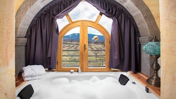 Quarto casal ou duplo luxo, para não fumantes, banheira | Roupas de cama premium, camas Select Comfort, frigobar
