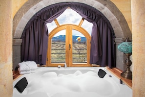 Deluxe Double or Twin Room, Non Smoking, Bathtub | Premium bedding, Select Comfort beds, minibar, individually decorated - Moonstone in Cappadocia (Nevsehir)