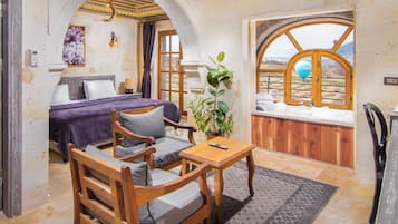 Habitació doble o amb dos llits individuals Deluxe, no fumadors, banyera | Roba de llit d'alta qualitat i matalassos de la marca Select Comfort