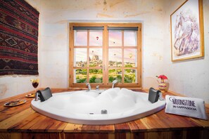 Jetted tub - Moonstone in Cappadocia (Nevsehir)