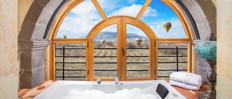 Deluxe Double or Twin Room, Non Smoking, Bathtub | Premium bedding, Select Comfort beds, minibar, individually decorated