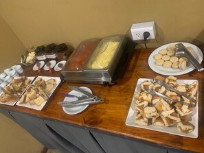 Tägliches inbegriffenes kontinentales Frühstück