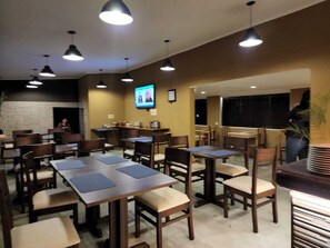 In-room dining - HOTEL BL (Puerto Iguazú)