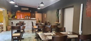 Khu vực ăn uống tại phòng