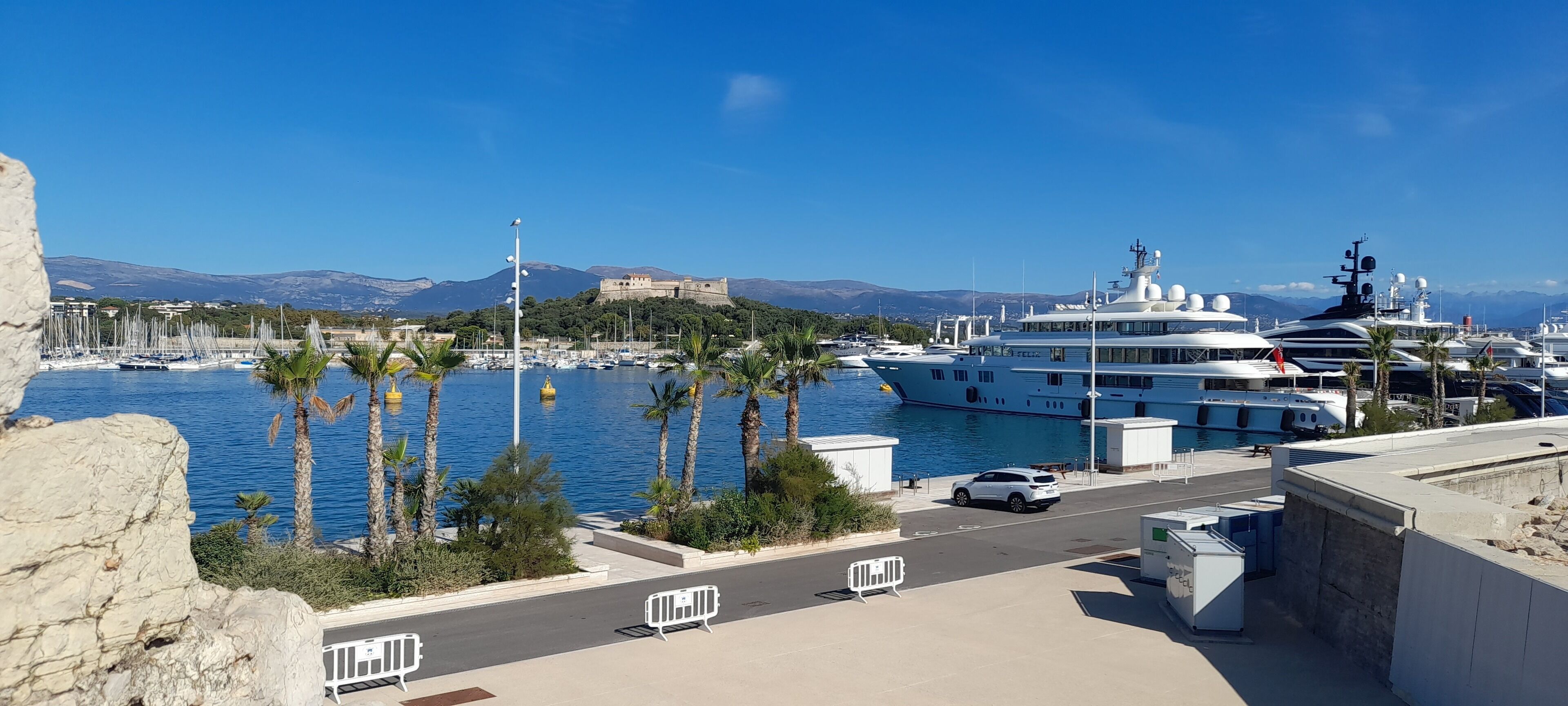 vue du fort carré  du quai des millardaires