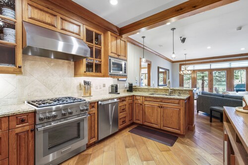 Ski-in Ski-out 1 Br+den In Exclusive Horizon Pass 1 Bedroom Condo by RedAwning