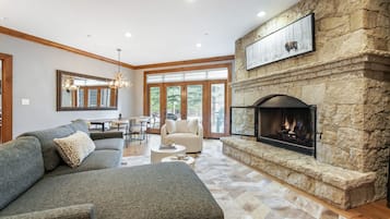 Condo, 1 quarto | Área de estar | Smart TV